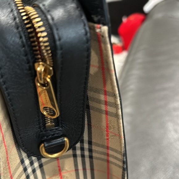 Burberry bag with gold hardware black/tan spacious tote comes with wallet. - Picture 13 of 15
